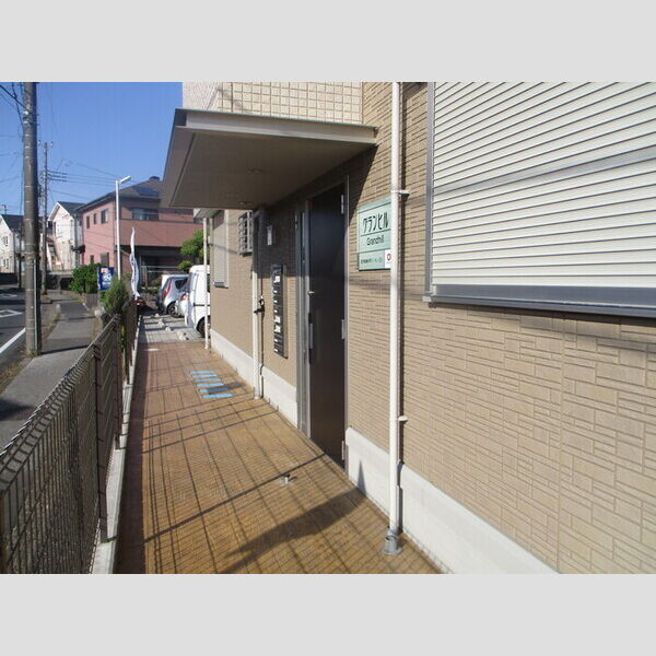 グランヒル302号室 エントランス