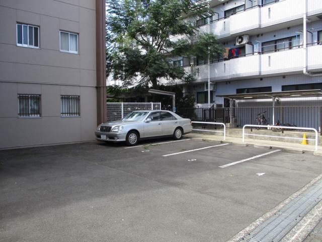 ガーデンテラス宮崎台 駐車場