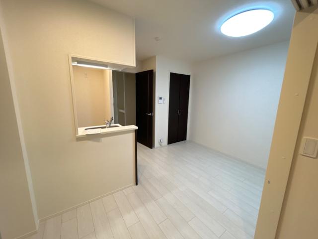 ビレッジ高坪Ⅳ205号室 リビング