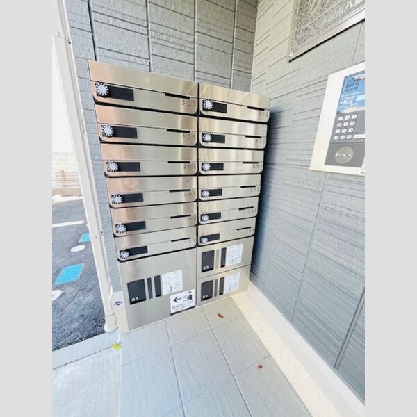 クローネ湘南 宅配ボックス　郵便ポスト