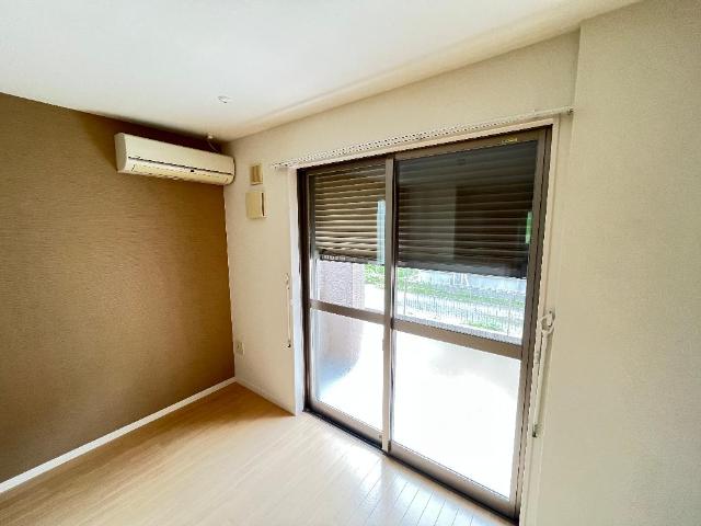 ユニヴァリィ　コンフォート00102号室 リビング