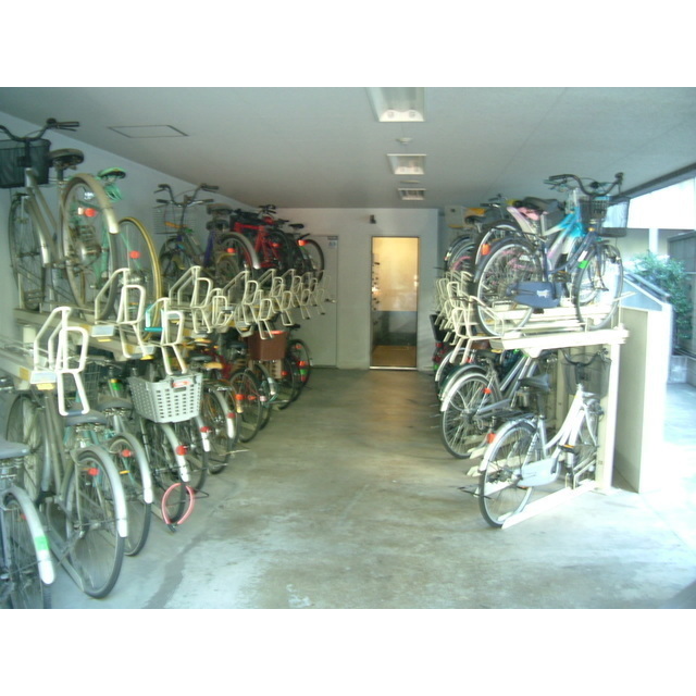 ナビウス中野3階 駐輪場