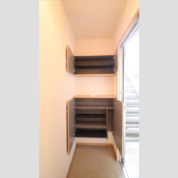 カーサ アリエッタ102号室 ★シューズボックス★