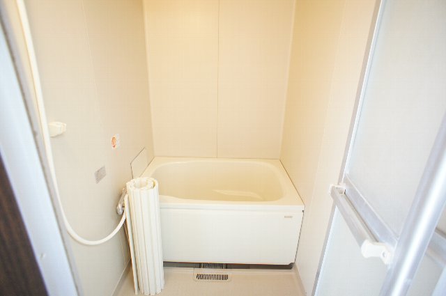 フォーブル幕張Ⅱ0202号室 落ち着いた空間のお風呂です