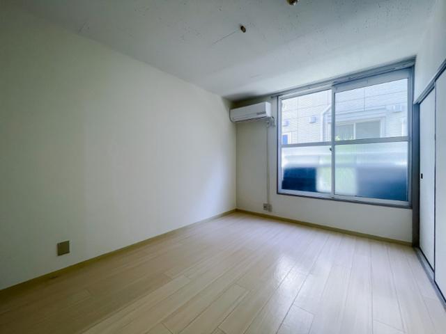 新井ハイツ1階 内観