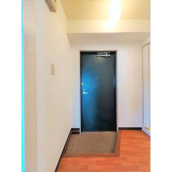 アーバンステージ0202号室 玄関