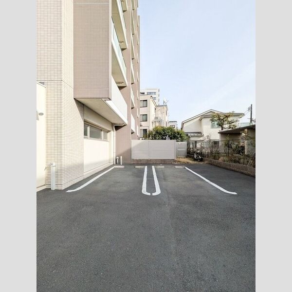 Haleakala岡本101号室 駐車場