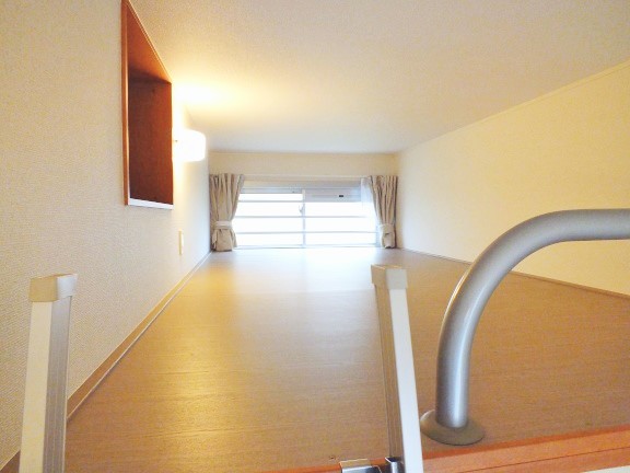 レオパレスカノイヅカ 玄関