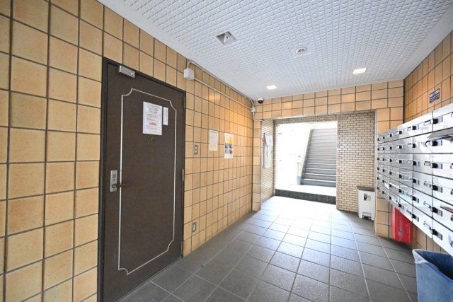 ハイタウン目黒3階 エントランス