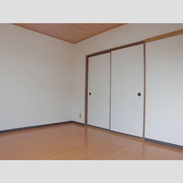 ロイヤルガーデンM　A/B 南側洋室(別角度)