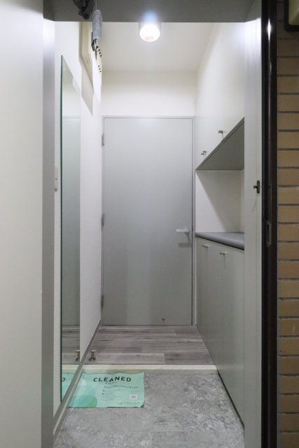 ロイヤルアーバン駒場東大 玄関