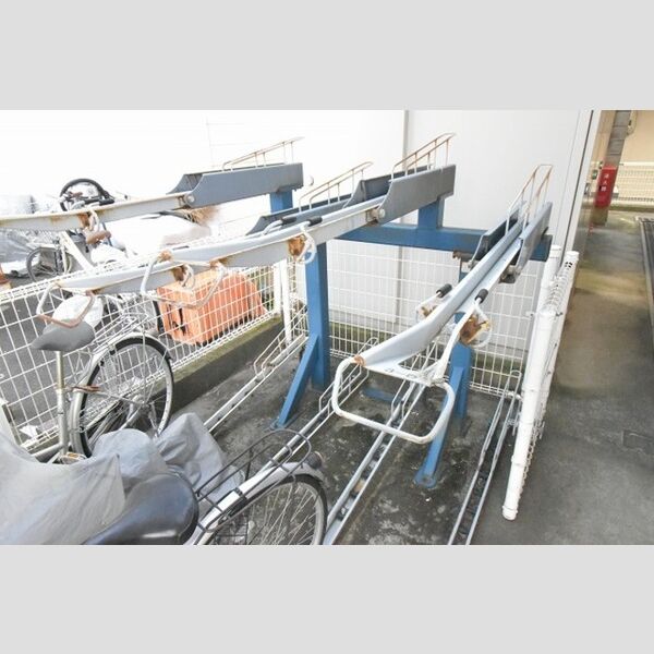 シティーフラット服部 駐輪場