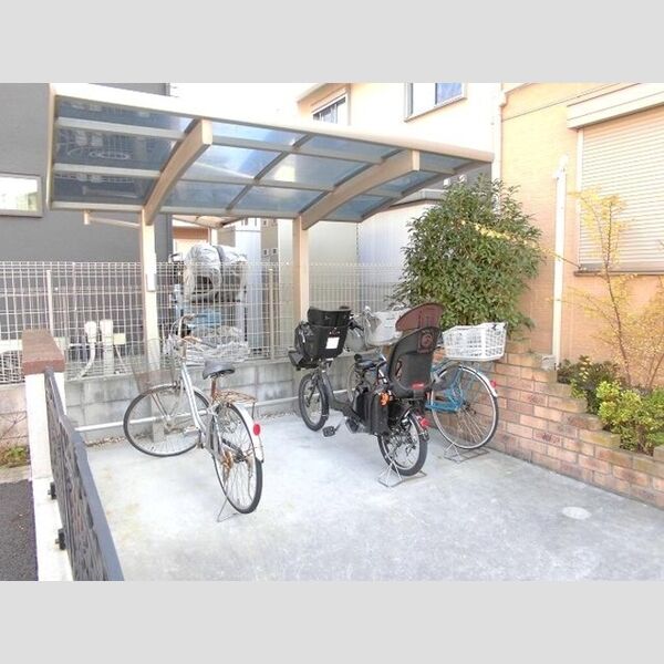 イーストエンジェル青山　B棟 駐輪場