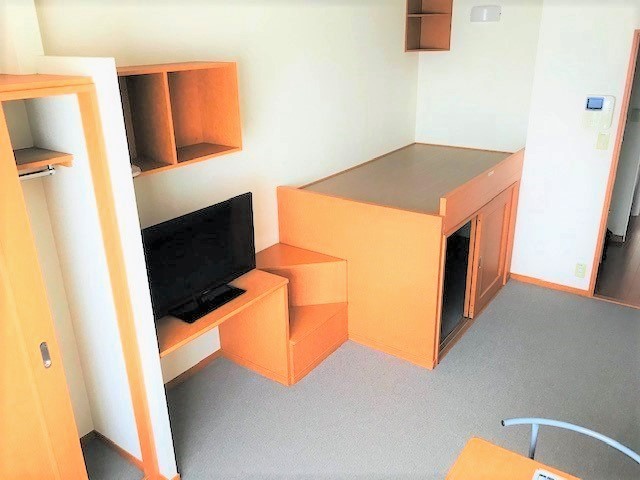 レオパレスエクセレント 1階フローリング、2階カーペット