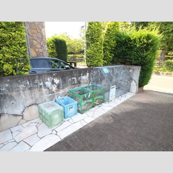 Green Forest聖蹟E102号室 ゴミ置き場