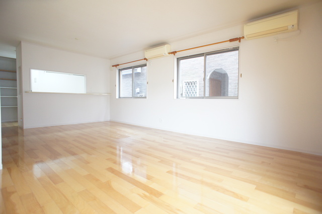 天台５丁目貸家 リビングにエアコン２台