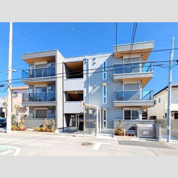 カサベルテ鹿骨101号室 建物外観
