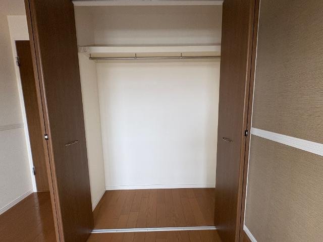 ＲＡＦＦＩＮＯ美園203号室 クローゼット