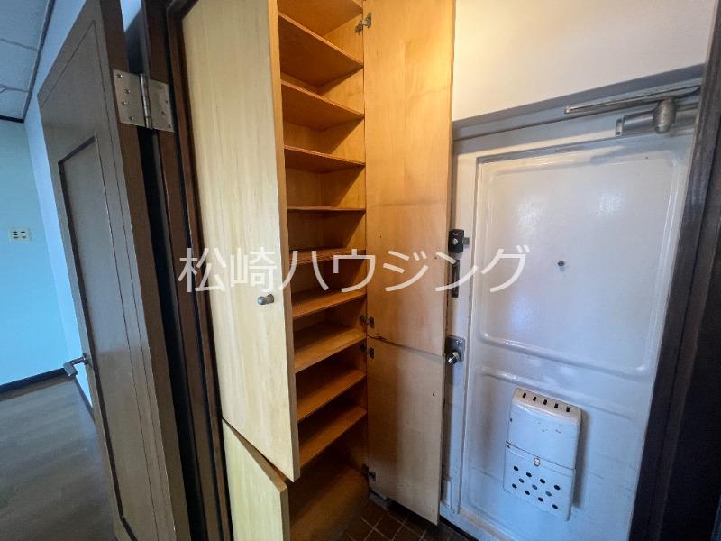 上高田4丁目団地１号棟 玄関