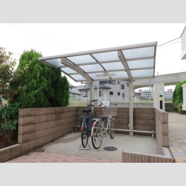 ジュネス 駐輪場