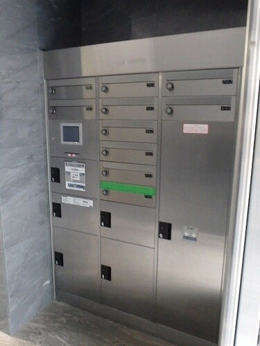 ＡＲＴＥＭＩＳ　ＭＩＮＡＭＩ　ＡＺＡＢＵ7階 宅配ボックス　※2021年1月撮影