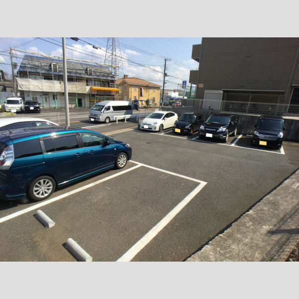 リヴェール星久喜105号室 駐車場