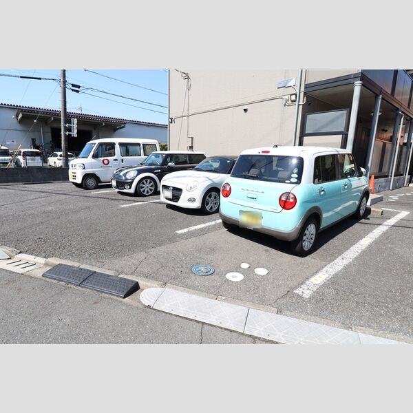 クレセントM　Ⅲ 駐車場