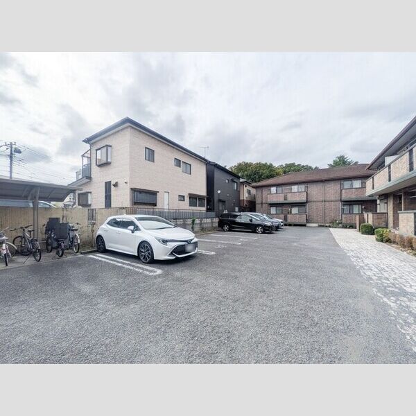 ヴィアレット　Ⅲ102号室 駐車場