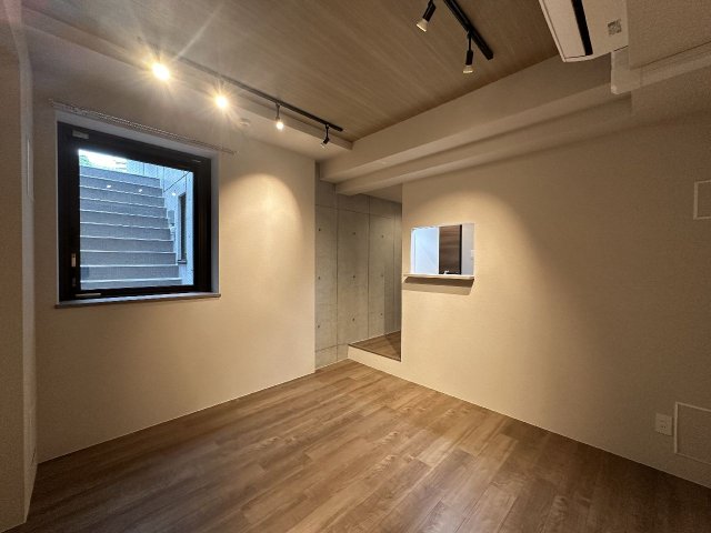 102号室