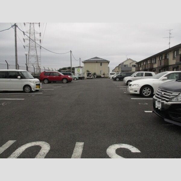 K・ファミリア 駐車場