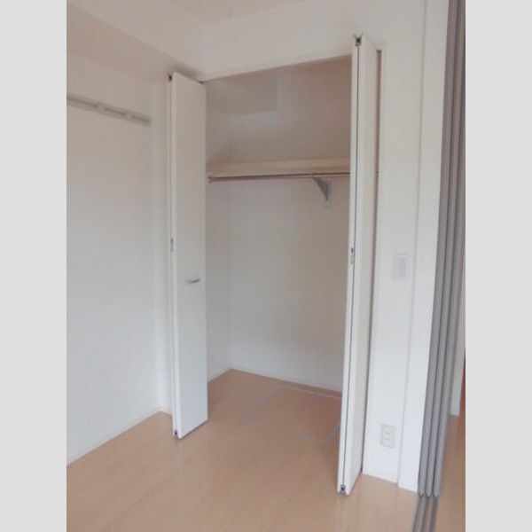 エミナンスⅡ102号室 クローゼット