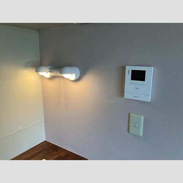 ハイムカメリア211号室 モニター付きインターホン