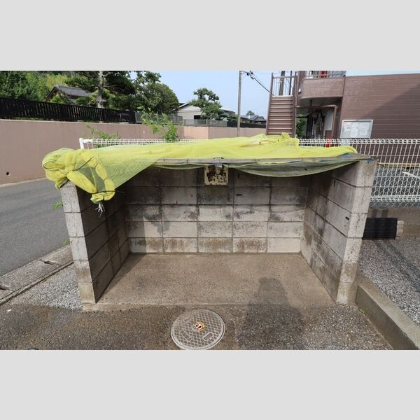 メゾンシエール103号室 ゴミ置き場