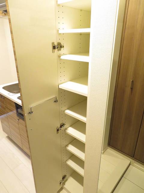 ガーラ・リバースクエア横濱南7階 収納