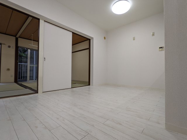 ユーコート南与野105号室 リビング