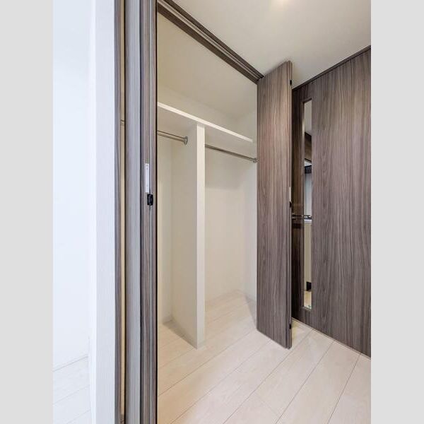 S-RESIDENCE横濱吉野町burgeon402号室 リビング