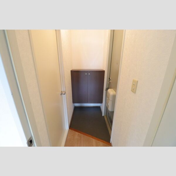 グランドール吉田 玄関