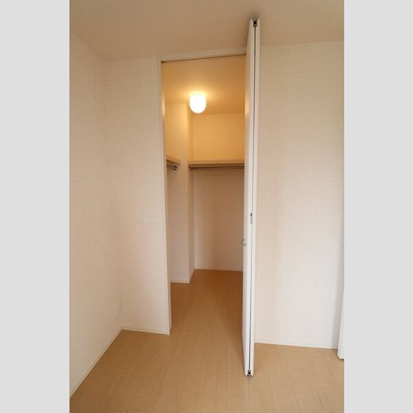 プティヴィラージュ　Ⅵ ウォークインクローゼット