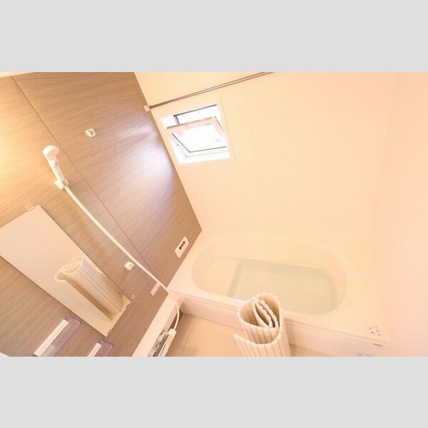 シャルマンドミール桜が岡　A 窓付きの浴室　追い焚き給湯、浴室換気乾燥機付きです