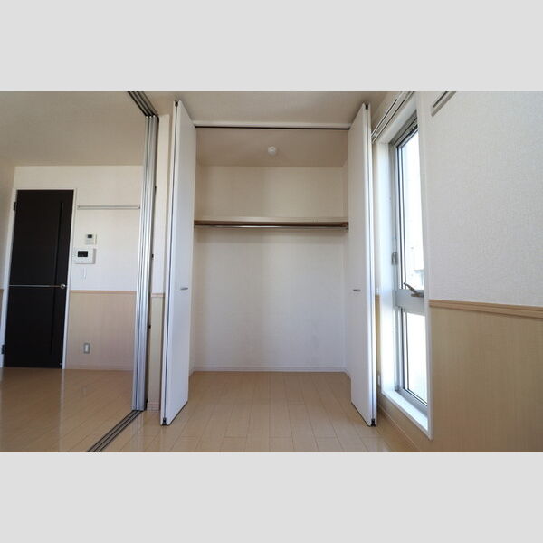トレビナ中浦和301号室 収納