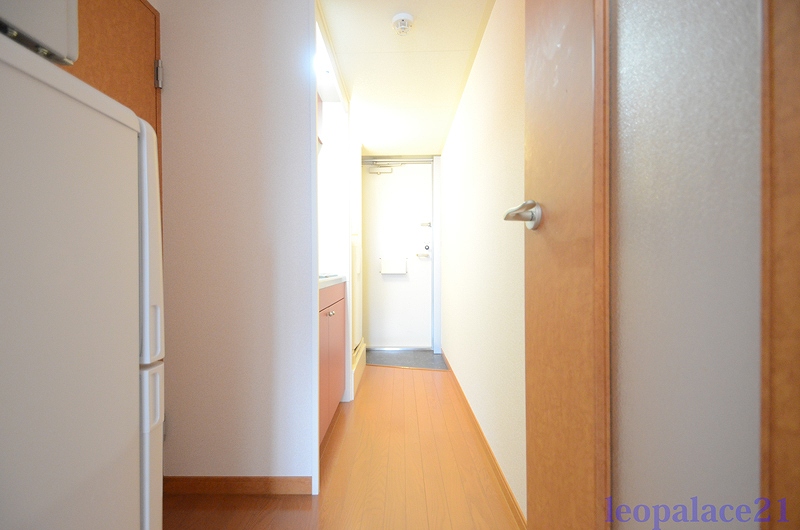 レオパレスヤバタⅠ 玄関