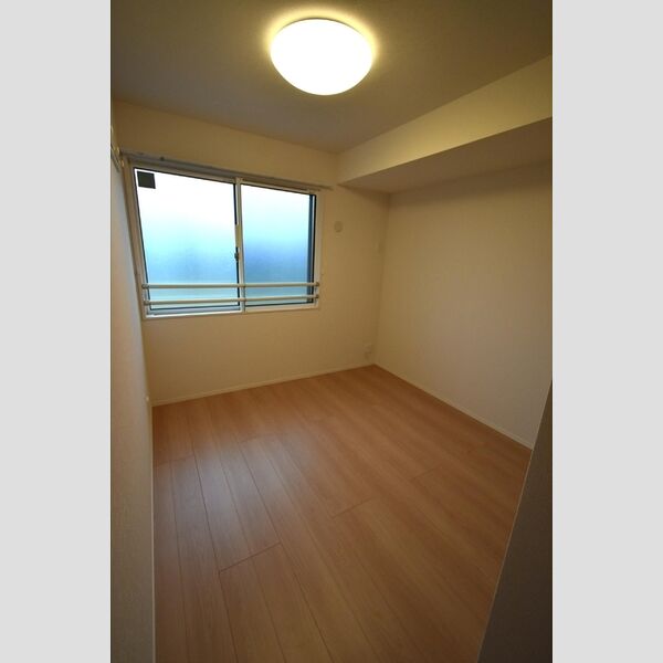 ピアチェーレ202号室 洋室5帖