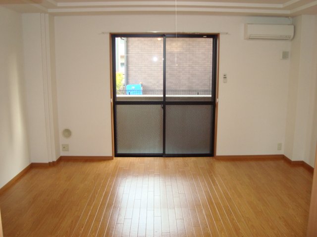 アランフェス 洋室②