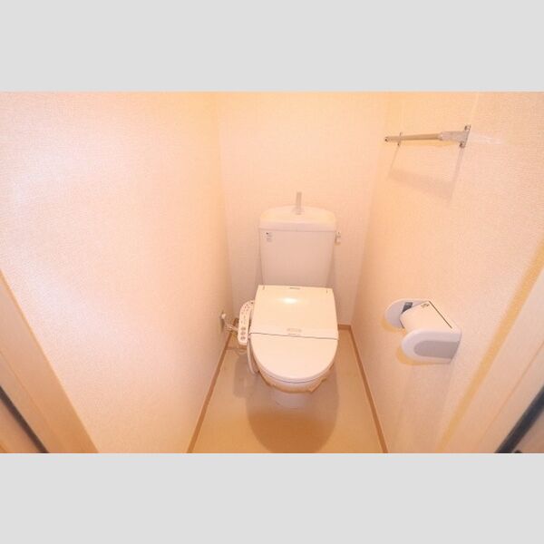 フレールヒル　(2) トイレ　温水洗浄暖房便座