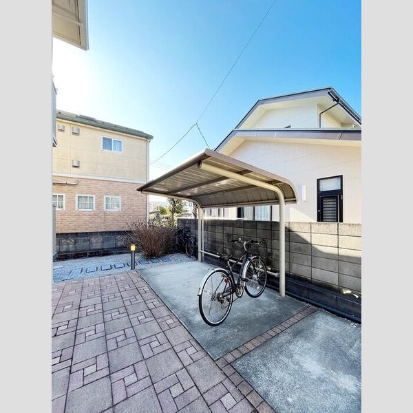 メゾン・ド・シャテーヌ203号室 駐輪場