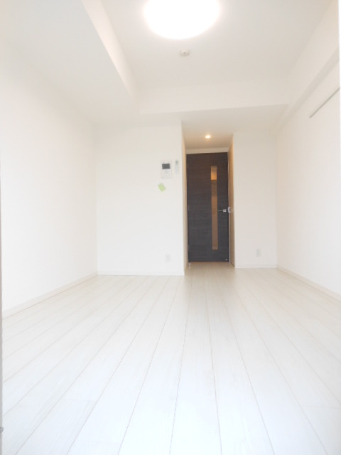 ガーラ・ヒルズ不動前1階 広めの8.0帖♪ホワイトフローリングの明るいお部屋です！