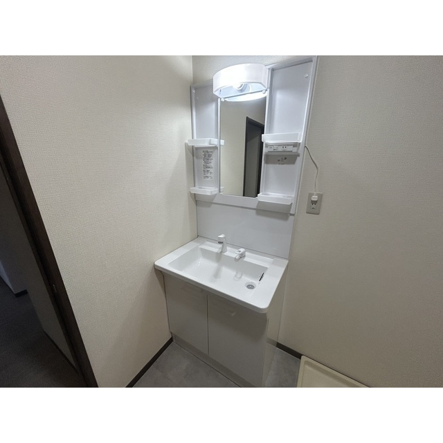 グランデュール瀬戸岡201号室 内観