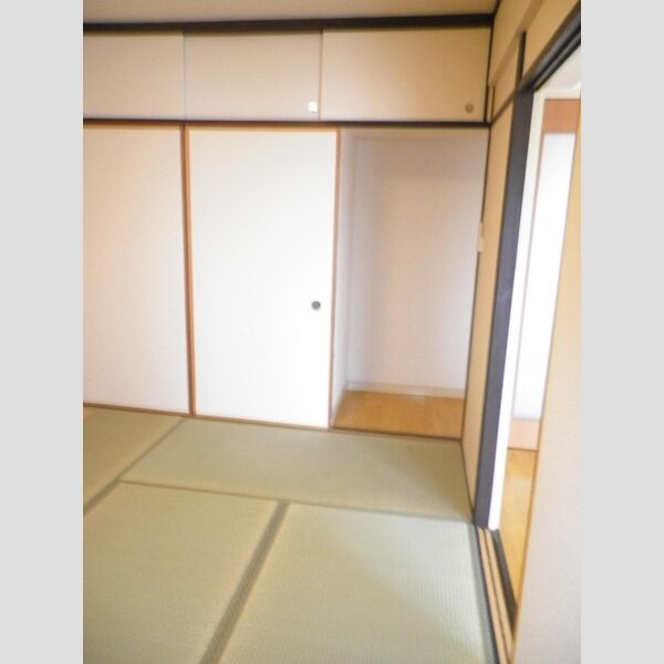 長瀬第二マンション405号室 和室