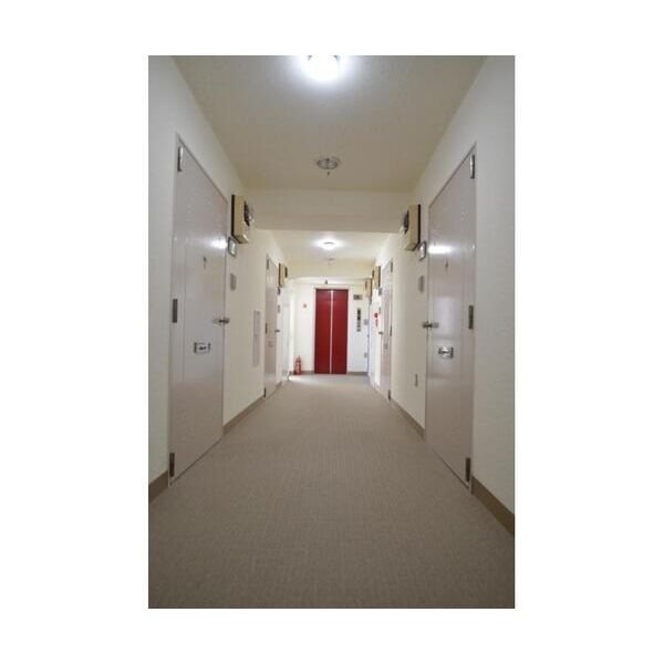 第一ファミールビル202号室 エントランス