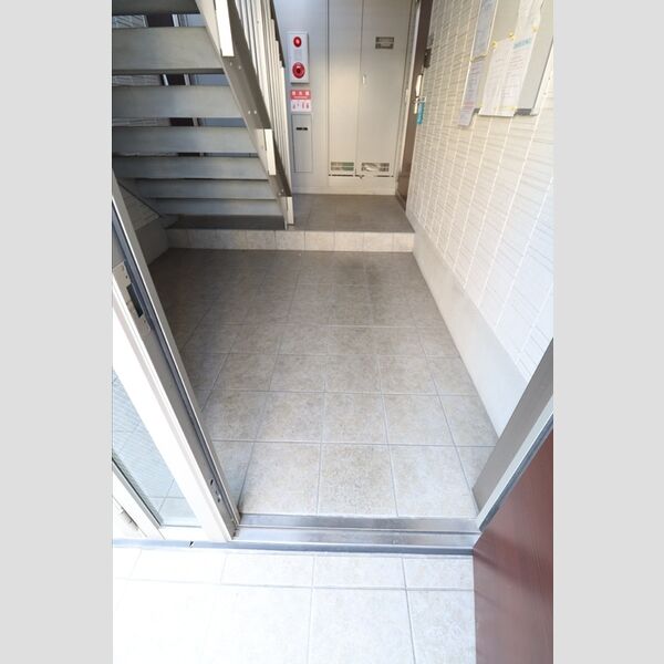 プランドール三郷中央102号室 ロビー